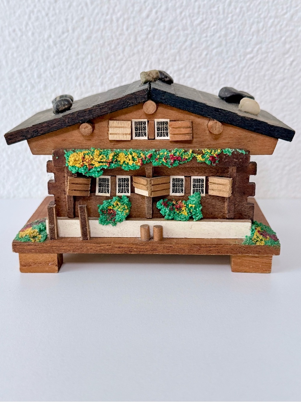 Vintage Fuji Japan Wooden Swiss Chalet Music Box Edelweiss Cottage Alpine-Works